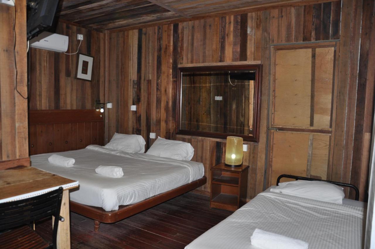 Joe Fisherman Inn Kampung Teluk Nipah Exterior photo