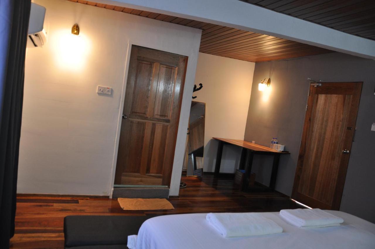 Joe Fisherman Inn Kampung Teluk Nipah Exterior photo
