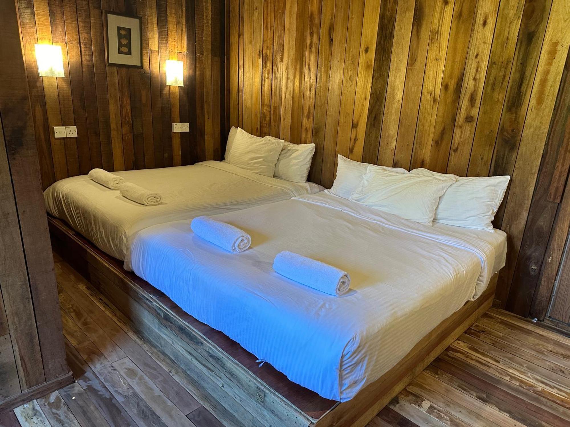Joe Fisherman Inn Kampung Teluk Nipah Exterior photo
