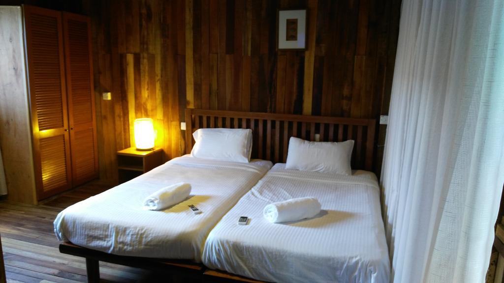 Joe Fisherman Inn Kampung Teluk Nipah Exterior photo